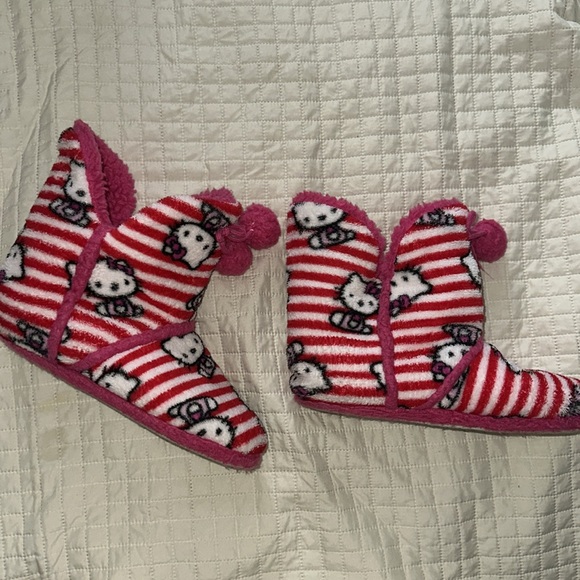 Hello kitty slippers - Picture 2 of 7